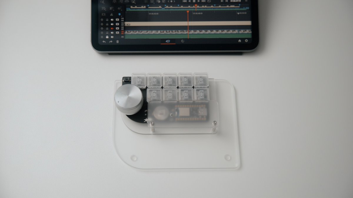 遊舎工房のアクリル加工半額のタイミングで、KeyFuda02とKombuchaをアップデートしてみた。どちらも安定感が増して、KeyFuda02は縦横どっち向きでも使いやすく。

ここまで拡張すると、もはやiPad miniである意味が…（だが、それが良い）