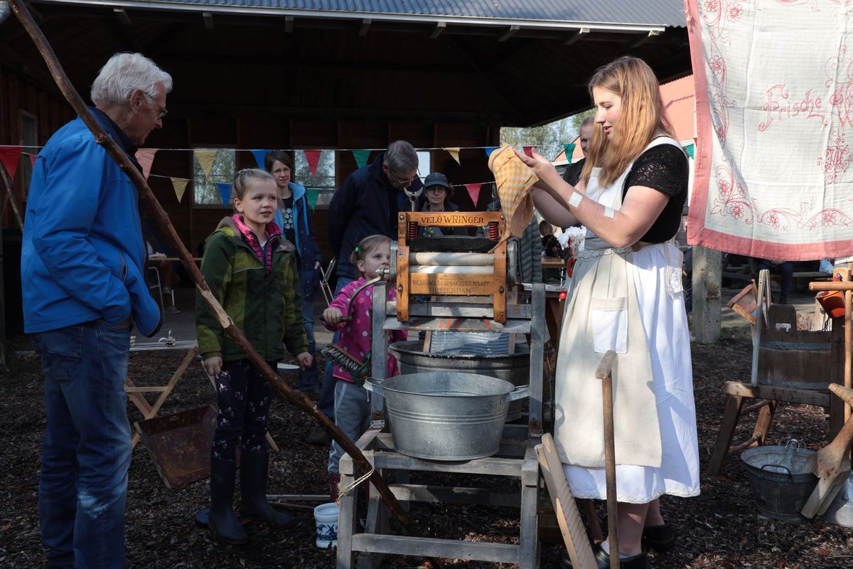 Za 14/10 struinen en streekprodukten proeven. Schapen drijven. Herfstgerechten maken. Oude ambachten 👇
vockestaert.nl/diensten/recre…
<a href="/Midden_Delfland/">Gemeente Midden-Delfland</a> <a href="/MiddenDelflandV/">Midden-Delfland Vereniging</a> 
#Vockestaert
Adrianushoeve  Woudweg 26 Schiedam. Tussen 12-16.30 uur
Tot zaterdag.