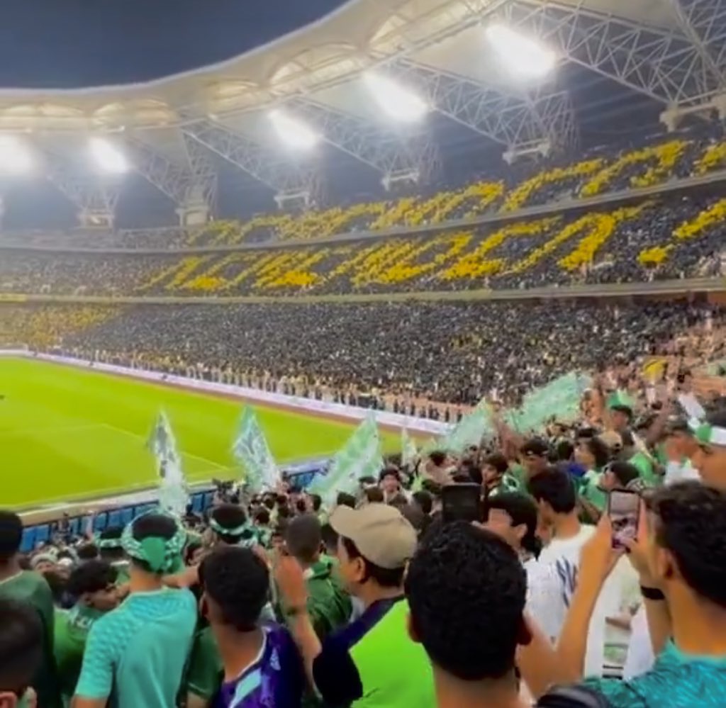 kn_11g's tweet photo. 🚨🚨🚨🚨🚨🚨🚨
🚨🚨🚨🚨🚨🚨🚨
/
• لتاريخ ثلاث صور لتاريخ 

جمهور الاتحاد يتنمر على جمهور الاهلي ب تيفو 
لانهم هبطو , وجمهور الاهلي يصور التيفو !!!!!!!!
😭😭😭😭😭😭😭😭😭😭😭😭😭
😭😭😭😭😭😭😭😭😭😭😭😭😭
😭😭😭😭😭😭😭😭😭😭😭😭😭 https://t.co/2NCb6UWyUR