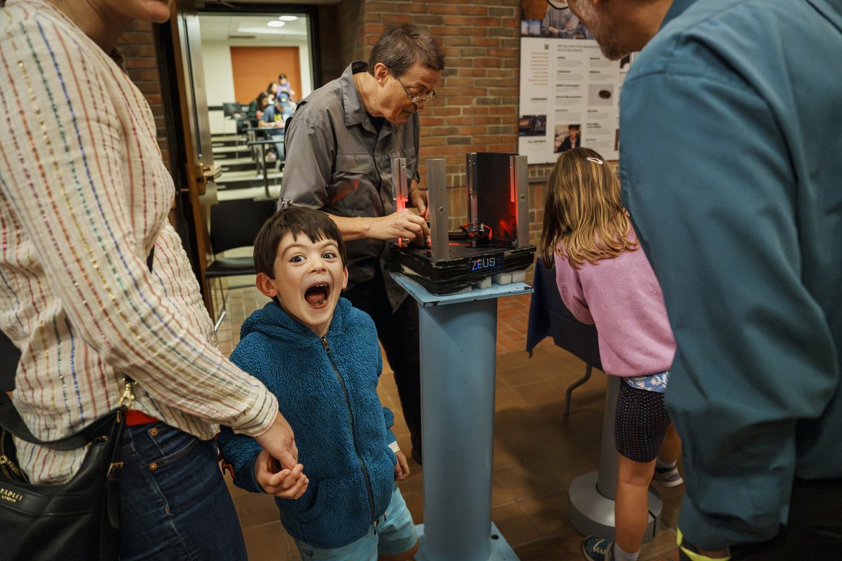 UmichZ's tweet photo. We had a great time at the ECE Family Fun Night! Kids and their families were able to make their own holograms, learn about plasma and understand why we wear glasses. #stemoutreach https://t.co/AAgZ7Ik1qc