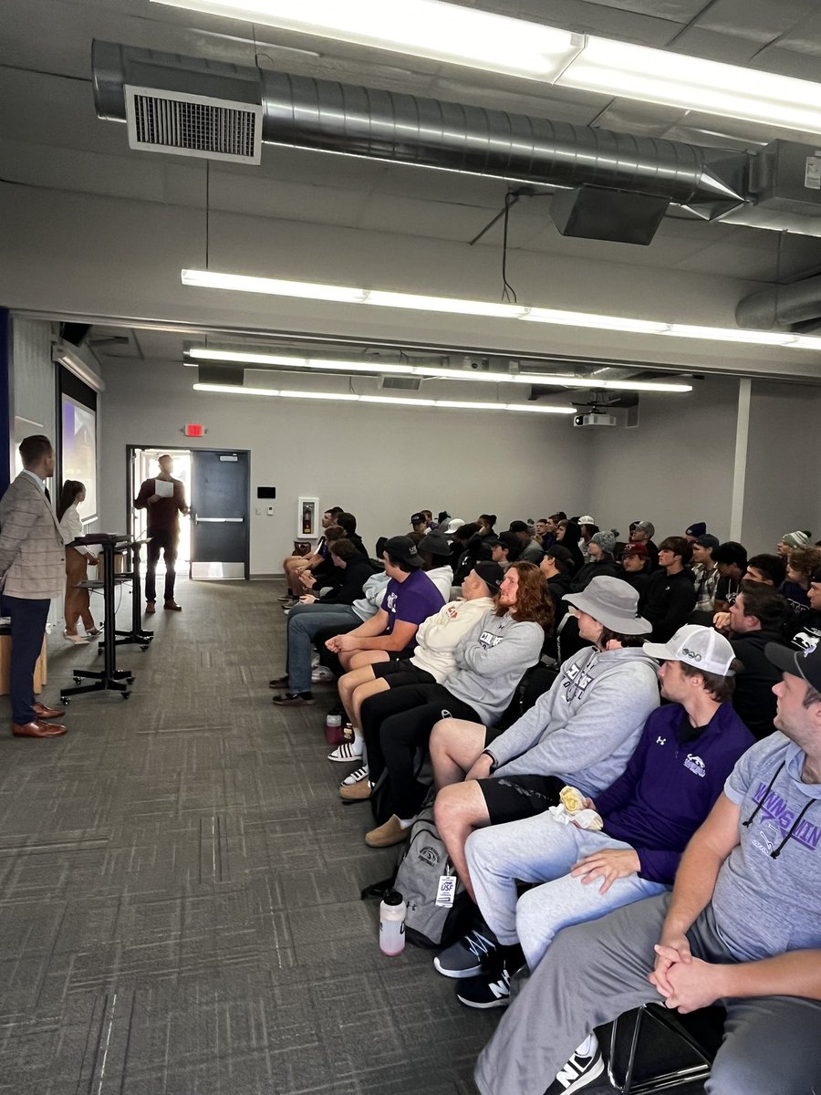 A BIG thank you to @USiouxFalls Asst Dir of Academic Success Center Jessica Carlson, @Mike91Hardie & @USFCougarsFB alum @Cpeters67 from @federatedins for spending some time with our guys prepping them for life after 🏈!
#winnersWIN