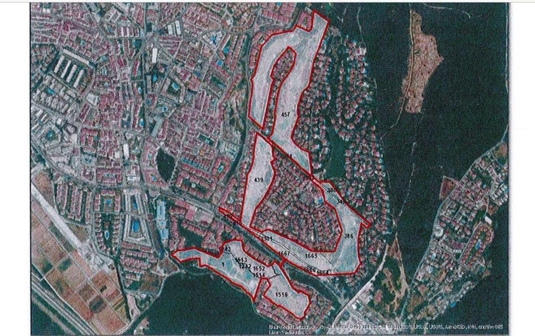 Demirören Grubu'nun Ziraat Bankası'na olan borcunu ödeyebilmesi için yeşil alanken imara açılan İstanbul Göktürk'teki arazinin plan değişikliği İBB'nin açtığı dava neticesinde iptal edildi.