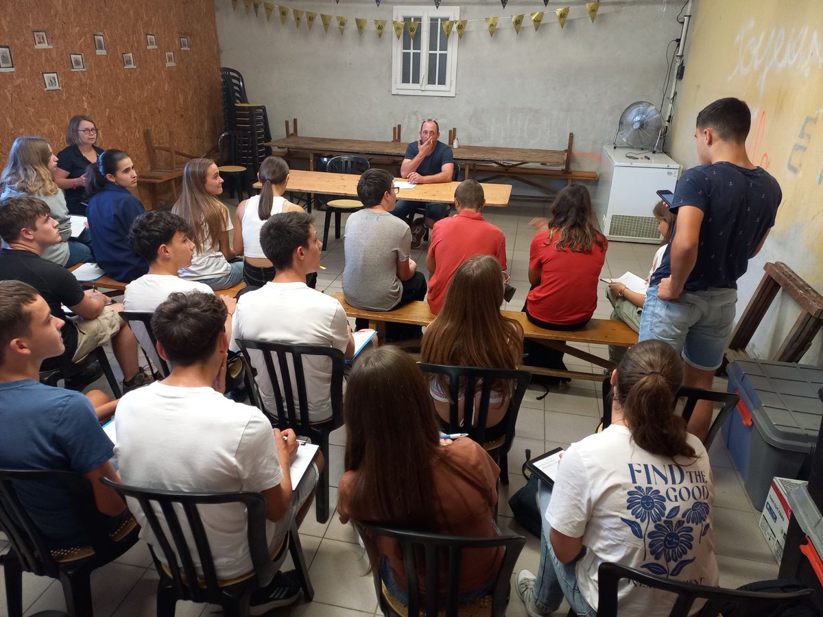 La <a href="/ChambagriPdL/">Chambres agri PdL</a> avec les étudiants des <a href="/Etablieres/">Groupe_Etablieres</a> en visite d'une exploitation dans le cadre du territoire pilote transmission #VieetBoulogne. Créer du lien entre l'exploitation en recherche d'associé(e) et les jeunes en formation.