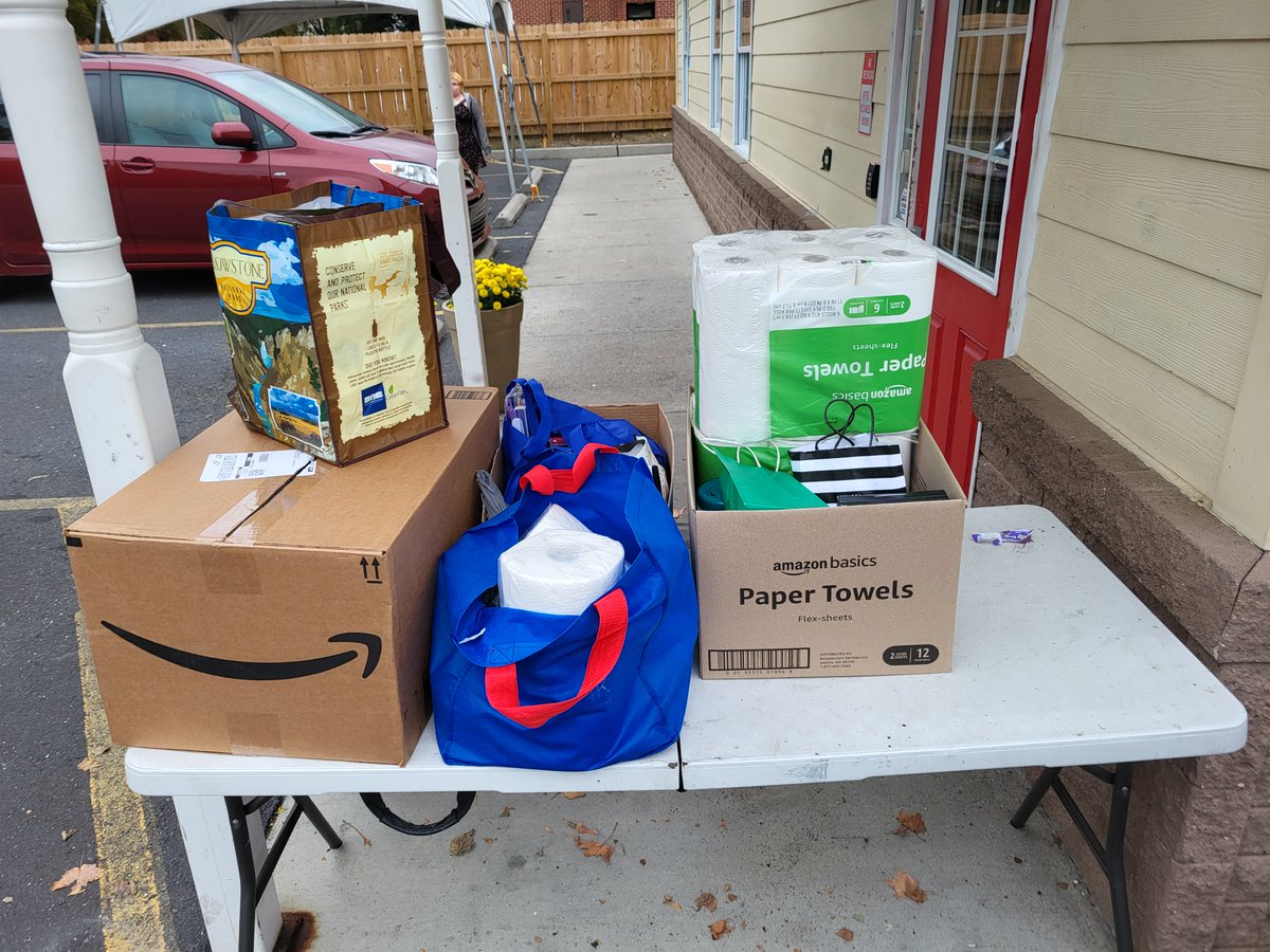 CARES4homeless's tweet image. A Big THANK YOU! to the @GHAR for showing that our Community truly CARES! They provided a generous amount of donations during their Annual Meeting &amp;amp; Trade Show last week.  Pictured with our Development Director Tim Settlemyer, is Laurie Carney, VP of the GHRF. #MoreThanShelter