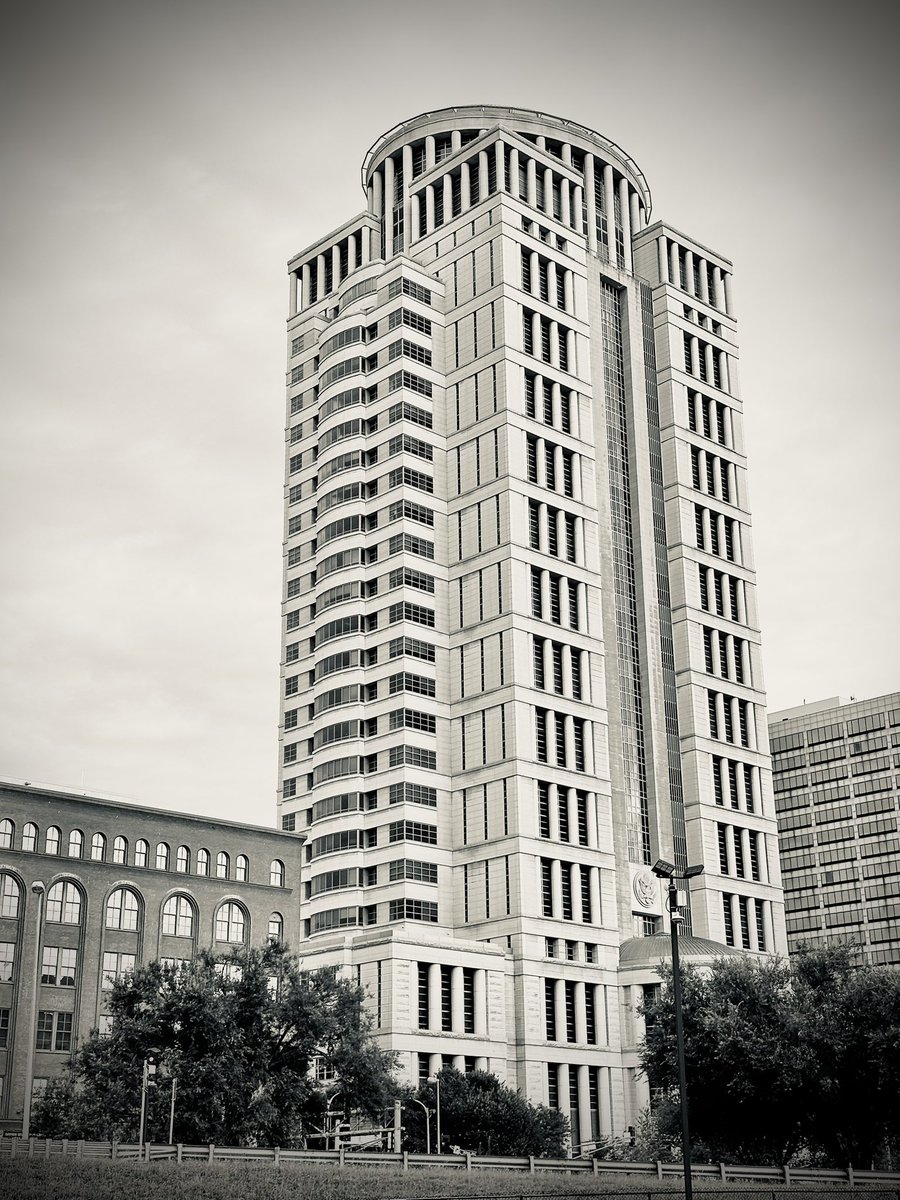 vintiga's tweet image. Courthouse Black and White

#Courthouse #Downtown #DowntownStreet #DowntownStLouis #StLouis #WalkAbout #Outside #Photography #PhotographyIsArt #Preset #BlackAndWhite #BlackAndWhitePhotography #ShotOniPhone #iPhone #iPhone14 #iPhone14Max