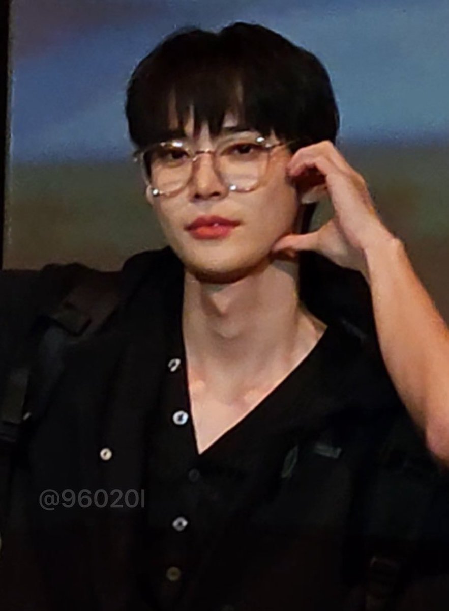 DOYOUNG tweet media