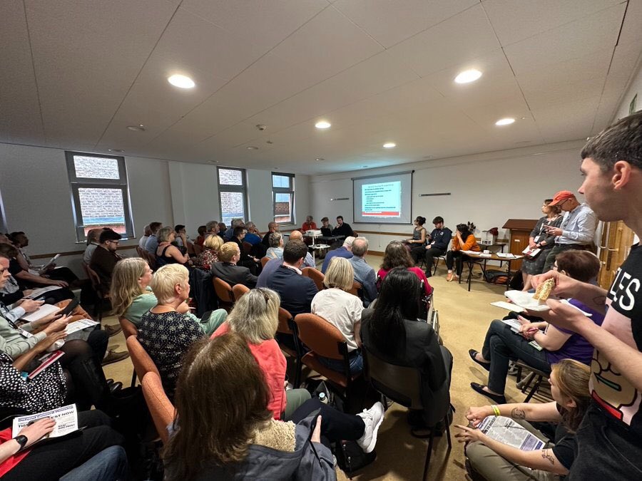 frasermcguire_'s tweet photo. Fantastic turnout at the @labour_council meeting today in Liverpool

I was really pleased to speak about the issues young people are facing in our broken housing system, and why we need a mass council house building programme https://t.co/M0pYZVrwOE