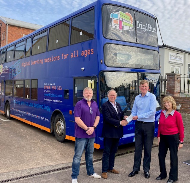 A huge thank you to The Honourable Company of Gloucestershire for your generous donation of £1000 for our DigiBus Project. Wonderful to welcome Andrew Tabor to ITSA again. With grateful thanks and appreciation for your ongoing support. #Gloucestershire <a href="/HonCoGlos/">HonCoGlos</a> <a href="/AndrewTabor1/">Andrew Tabor 🇺🇦</a>