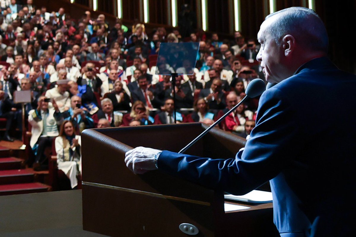 #universitemDEU Rektörü <a href="/hotar_nukhet/">Prof. Dr. Nükhet Hotar</a>'in de katıldığı <a href="/YuksekogretimK/">Yükseköğretim Kurulu (YÖK)</a>'nın Akademik Yılı Açılışı konuşmalarında, üniversitelerimizin yasak, baskı ve kavga ile anılmasına müsaade etmeyeceklerini vurgulayan muhterem🇹🇷Cumhurbaşkanımız Sayın <a href="/RTErdogan/">Recep Tayyip Erdoğan</a>'ın ilim yuvası olan