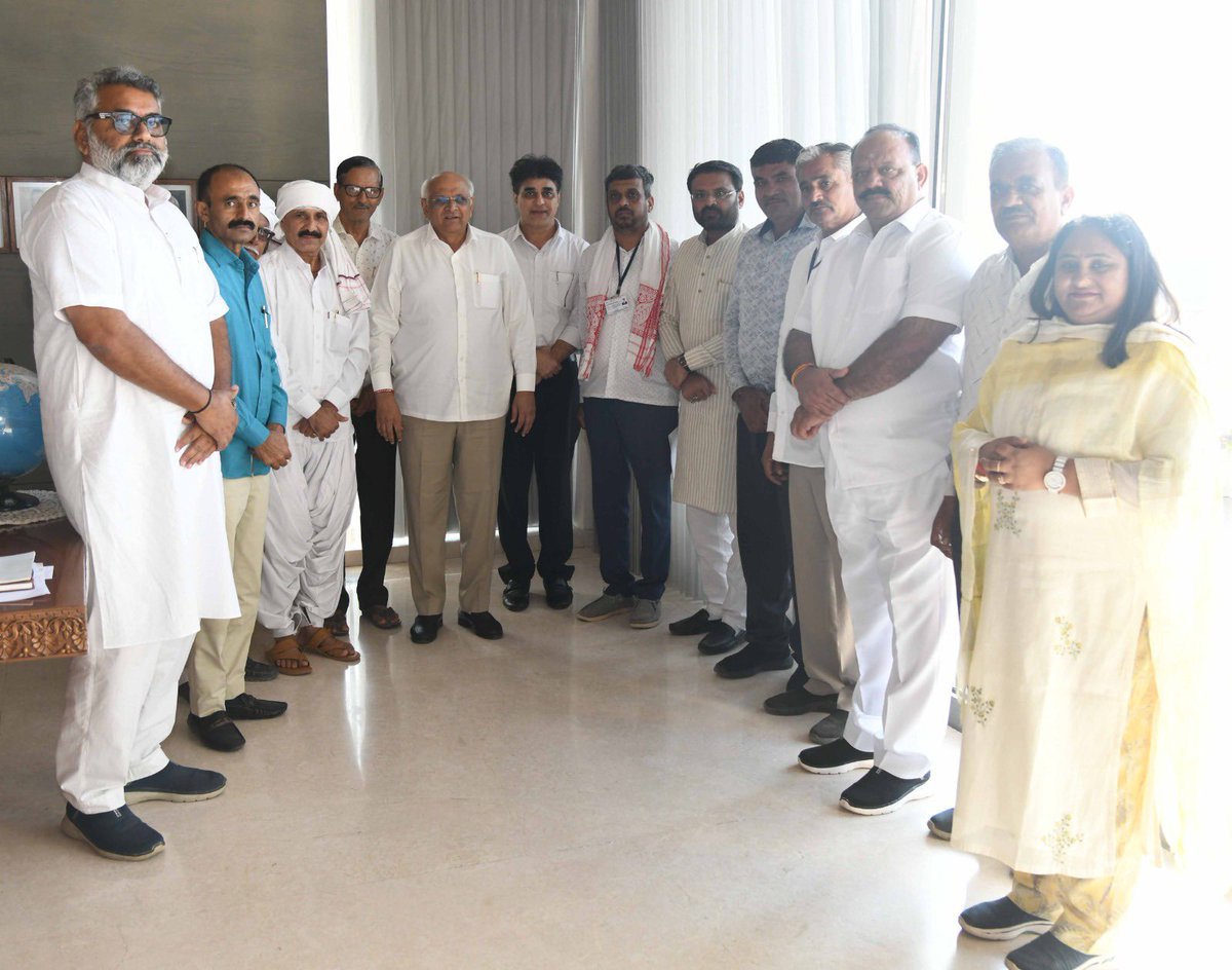 TBChhangaBJP's tweet photo. આજરોજ સચિવાલય, ગાંધીનગર ખાતે નર્મદા સિંચાઈ કચ્છ બ્રાંચ કેનાલ તેમજ કચ્છ યુનિવર્સિટી, શિક્ષણના વિવિધ પ્રશ્નો સંદર્ભે માનનીય મુખ્યમંત્રી શ્રી @Bhupendrapbjp જીને રજૂઆત કરી. પ્રદેશ ભાજપ મહામંત્રી અને સાંસદશ્રી @VinodChavdaBJP , જિલ્લા ભાજપ અધ્યક્ષશ્રી @iDevjiVarchand , 1/2 https://t.co/Uwgv5srzM2