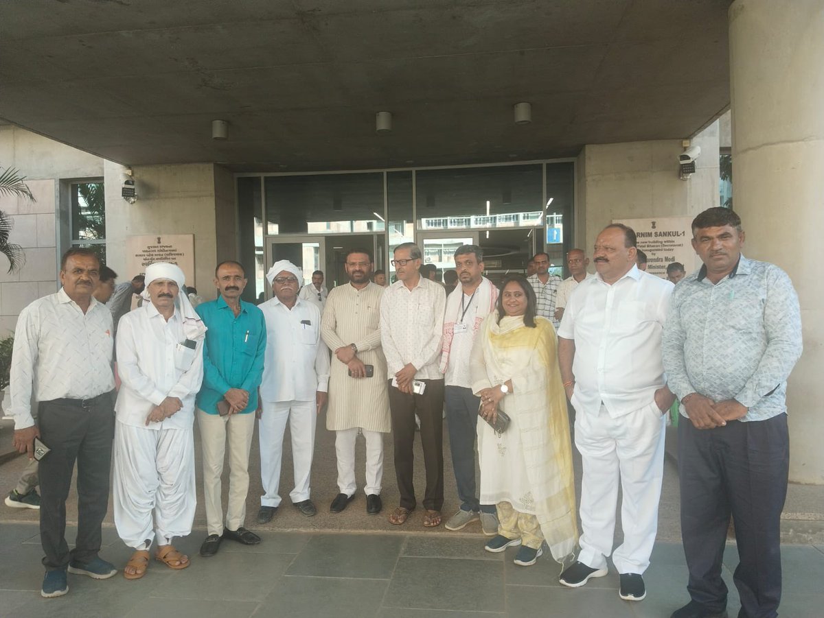 TBChhangaBJP's tweet photo. આજરોજ સચિવાલય, ગાંધીનગર ખાતે નર્મદા સિંચાઈ કચ્છ બ્રાંચ કેનાલ તેમજ કચ્છ યુનિવર્સિટી, શિક્ષણના વિવિધ પ્રશ્નો સંદર્ભે માનનીય મુખ્યમંત્રી શ્રી @Bhupendrapbjp જીને રજૂઆત કરી. પ્રદેશ ભાજપ મહામંત્રી અને સાંસદશ્રી @VinodChavdaBJP , જિલ્લા ભાજપ અધ્યક્ષશ્રી @iDevjiVarchand , 1/2 https://t.co/Uwgv5srzM2
