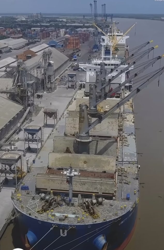 jormon26's tweet photo. El @puertobaq se destaca como uno de los terminales en zona portuaria de Barranquilla que logra hitos históricos en cuanto a llegada motonaves y carga, y este mes no es la excepción con #UnityForce que trajo 33.663 toneladas y 10,30 metros de calado. https://t.co/Q3jTLKpQyA