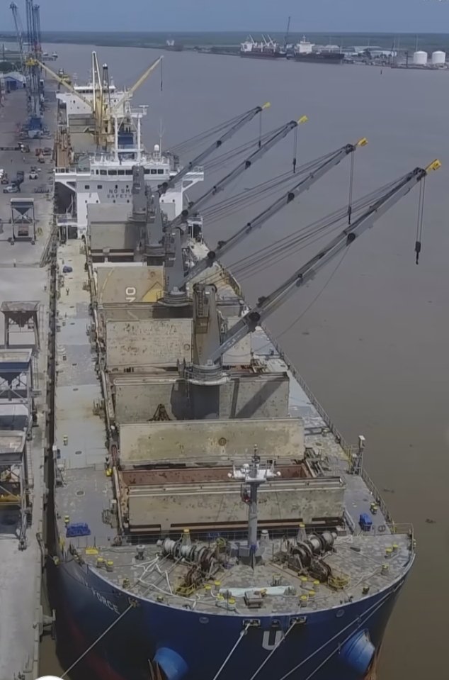 jormon26's tweet photo. El @puertobaq se destaca como uno de los terminales en zona portuaria de Barranquilla que logra hitos históricos en cuanto a llegada motonaves y carga, y este mes no es la excepción con #UnityForce que trajo 33.663 toneladas y 10,30 metros de calado. https://t.co/Q3jTLKpQyA