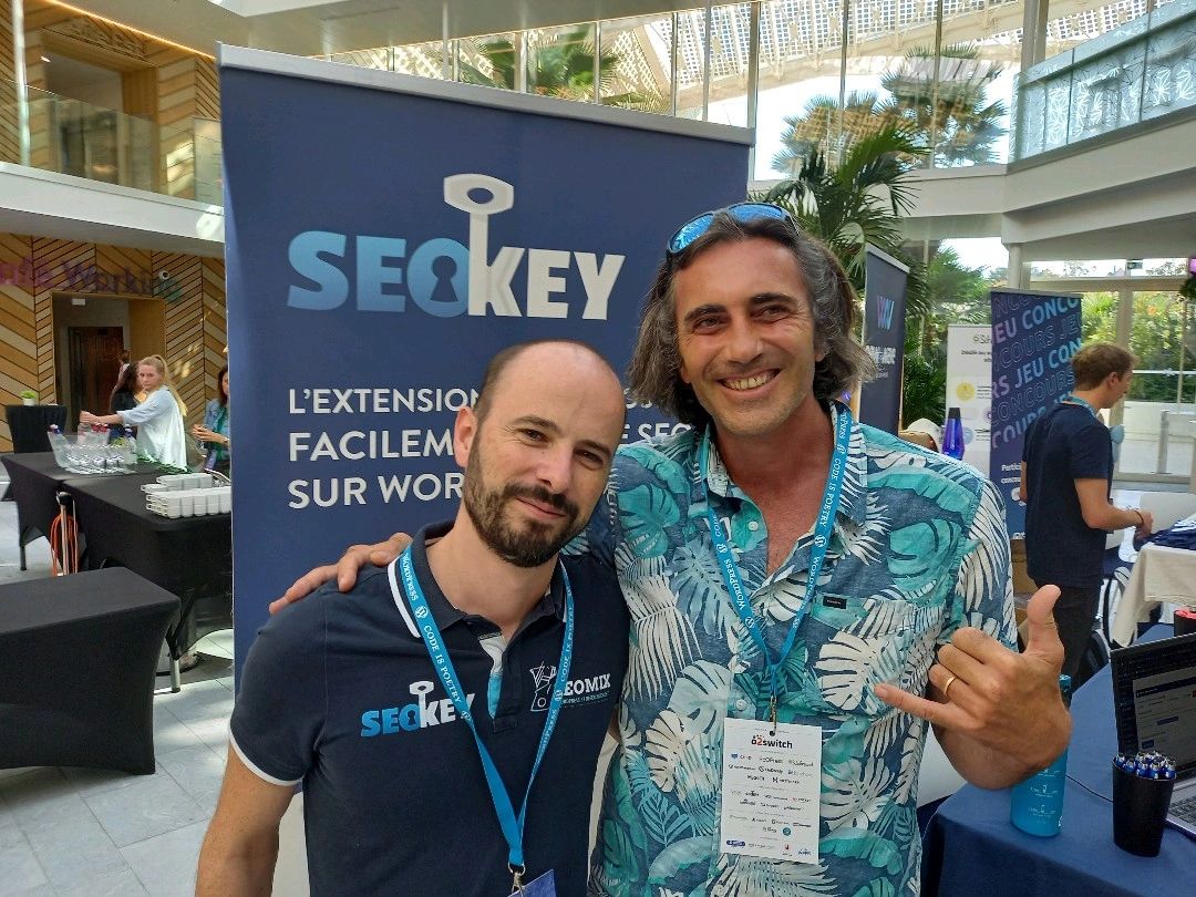 seokey_wp's tweet photo. Vendredi dernier avait lieu le WordCamp Biarritz, l'occasion de passer un moment exceptionnel avec la communauté WordPress !

Avec @AxelJanvier et @rochdaniel, on est ravi d'avoir pu échanger avec nos utilisateurs et les nombreux participants qui ont pu découvrir SEOKEY https://t.co/Dai5sERULf