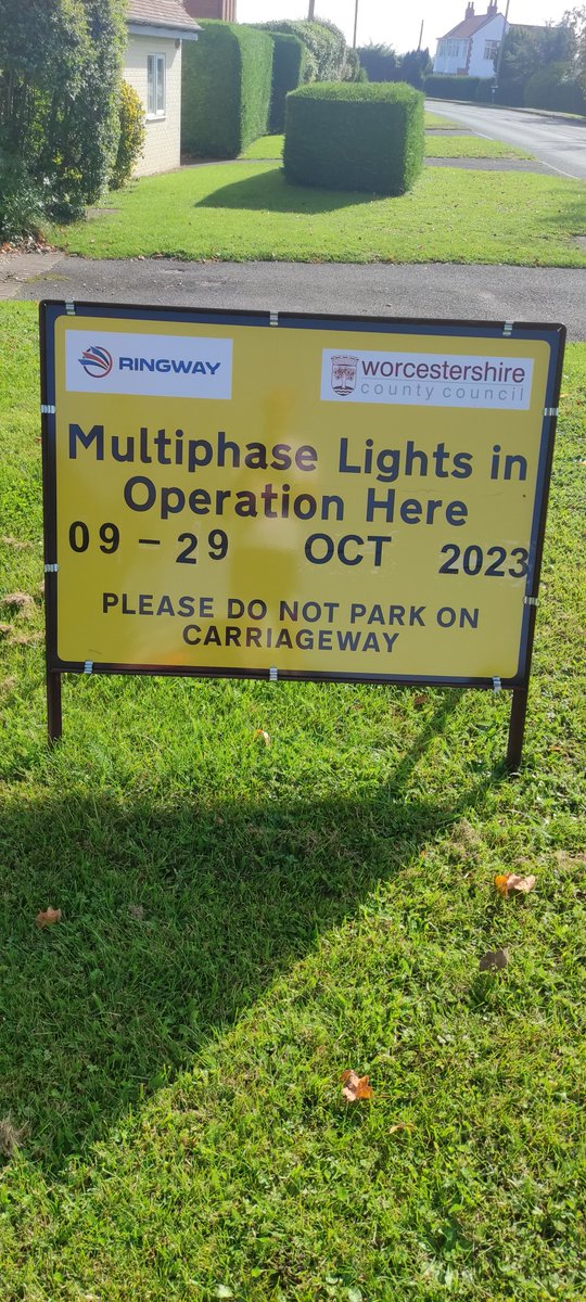 Great to see work beginning on the Kinsham-Bredon footway. Hopefully, with good weather <a href="/Wychavon/">Wychavon</a>  can complete earlier than the 29th. Please be patient with other road users, &amp; remember just because a light turns green, doesn't mean there might not be a road user still coming.