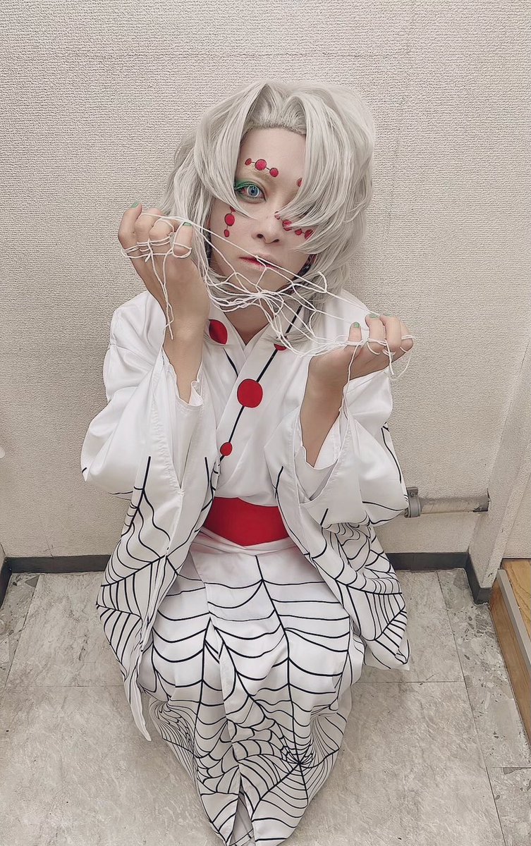 bame_ba's tweet photo. 今年のハロウィンは鬼滅の刃から下弦の五、累をやったよー！
今回はカメラマンさんにも素敵に撮ってもらいました
#BugLug #ハロウィン　#鬼滅の刃　#コスプレ　#累　#下弦の五　#鬼　#鬼滅コスプレ　#BugLug燕 https://t.co/PfRXoO3u7G