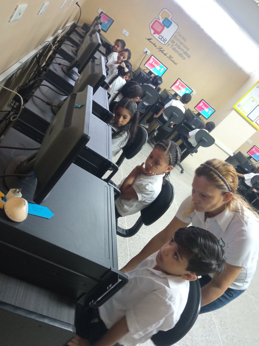 CbitSofiadeH's tweet photo. #09Oct Conociendo las letras y los números con el uso del teclado 🔠🔢🔤🔡. Dirigido a los estudiantes de 1ero "A" y "B" 🧑🏻💻🙋🏿♂️🧑🏻💻👨🏽💻 en el @CbitSofiadeH 💛💙❤️
#TecnologiaEducativa #LosNumeros #LasLetras #YoAprendoCadaDiaMas https://t.co/jNxOYvfnle