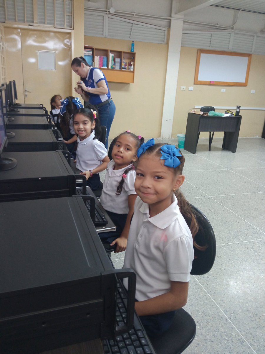 CbitSofiadeH's tweet photo. #09Oct Conociendo las letras y los números con el uso del teclado 🔠🔢🔤🔡. Dirigido a los estudiantes de 1ero "A" y "B" 🧑🏻💻🙋🏿♂️🧑🏻💻👨🏽💻 en el @CbitSofiadeH 💛💙❤️
#TecnologiaEducativa #LosNumeros #LasLetras #YoAprendoCadaDiaMas https://t.co/jNxOYvfnle
