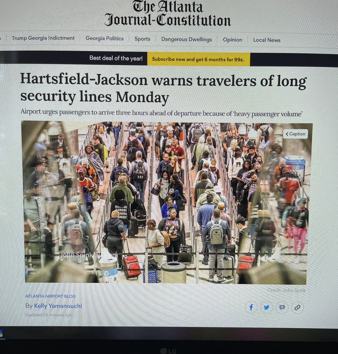 terancethatch's tweet image. THREE HOURS; This is absolutely ridiculous. C’mon @ATLairport   You can’t be the world’s busiest with this kind of mess. #atlanta #flyingproblems