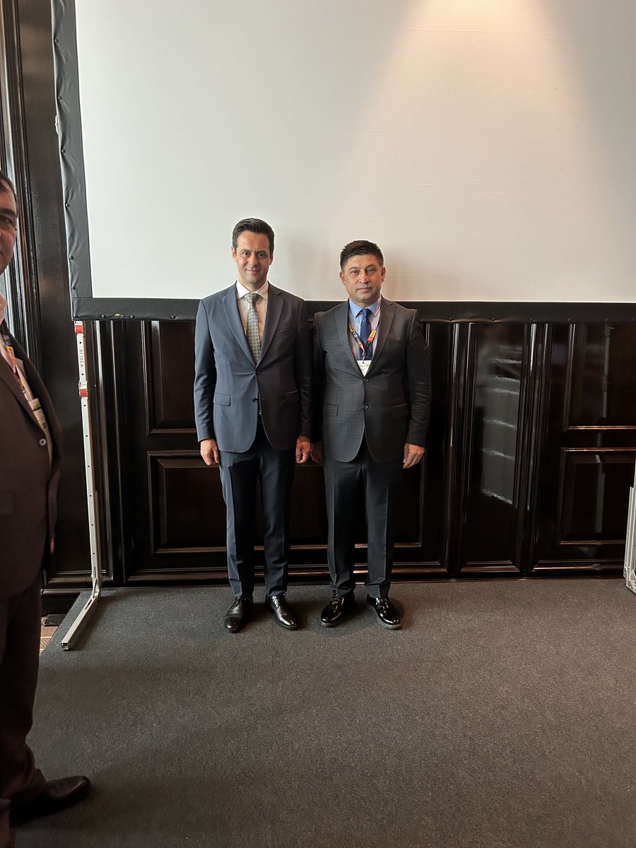 mehmethastas's tweet photo. Odamızı temsilen katıldığımız Anuga Gıda fuarında Köln başkonsolosumuz Turhan Kaya beyefendiyle ve heyetleriyle toplantı gerçekleştirdik.Odamız ve şehrimiz için hayırlara vesile olmasını diliyorum. https://t.co/T81EVCnXb7