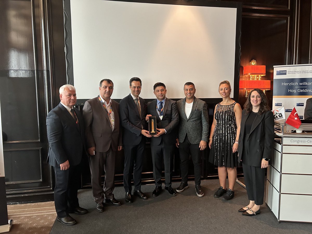 mehmethastas's tweet photo. Odamızı temsilen katıldığımız Anuga Gıda fuarında Köln başkonsolosumuz Turhan Kaya beyefendiyle ve heyetleriyle toplantı gerçekleştirdik.Odamız ve şehrimiz için hayırlara vesile olmasını diliyorum. https://t.co/T81EVCnXb7