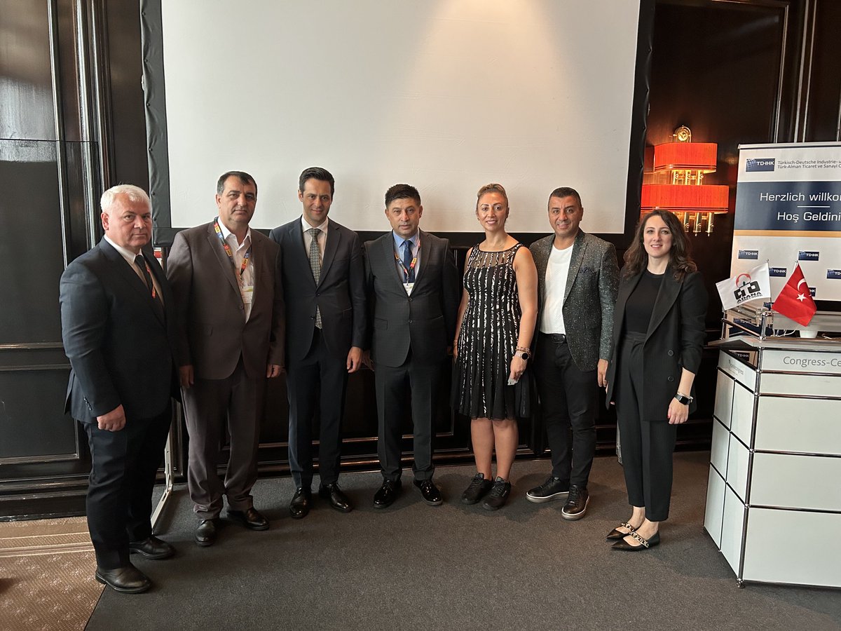 mehmethastas's tweet photo. Odamızı temsilen katıldığımız Anuga Gıda fuarında Köln başkonsolosumuz Turhan Kaya beyefendiyle ve heyetleriyle toplantı gerçekleştirdik.Odamız ve şehrimiz için hayırlara vesile olmasını diliyorum. https://t.co/T81EVCnXb7
