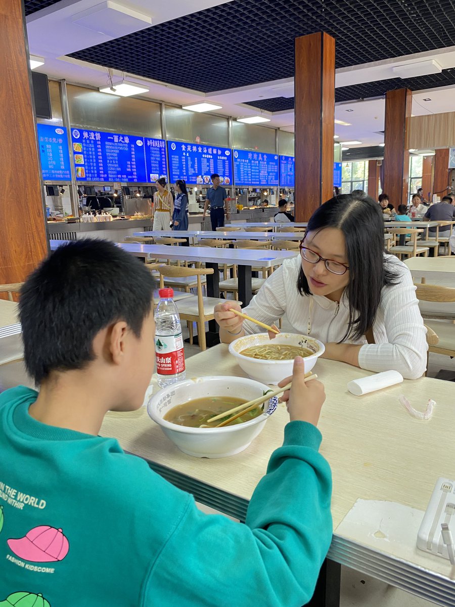 LTF0's tweet photo. 十一到河大走了一圈，吃了个饭，感觉像梦里一样 https://t.co/I8koWaN71Y