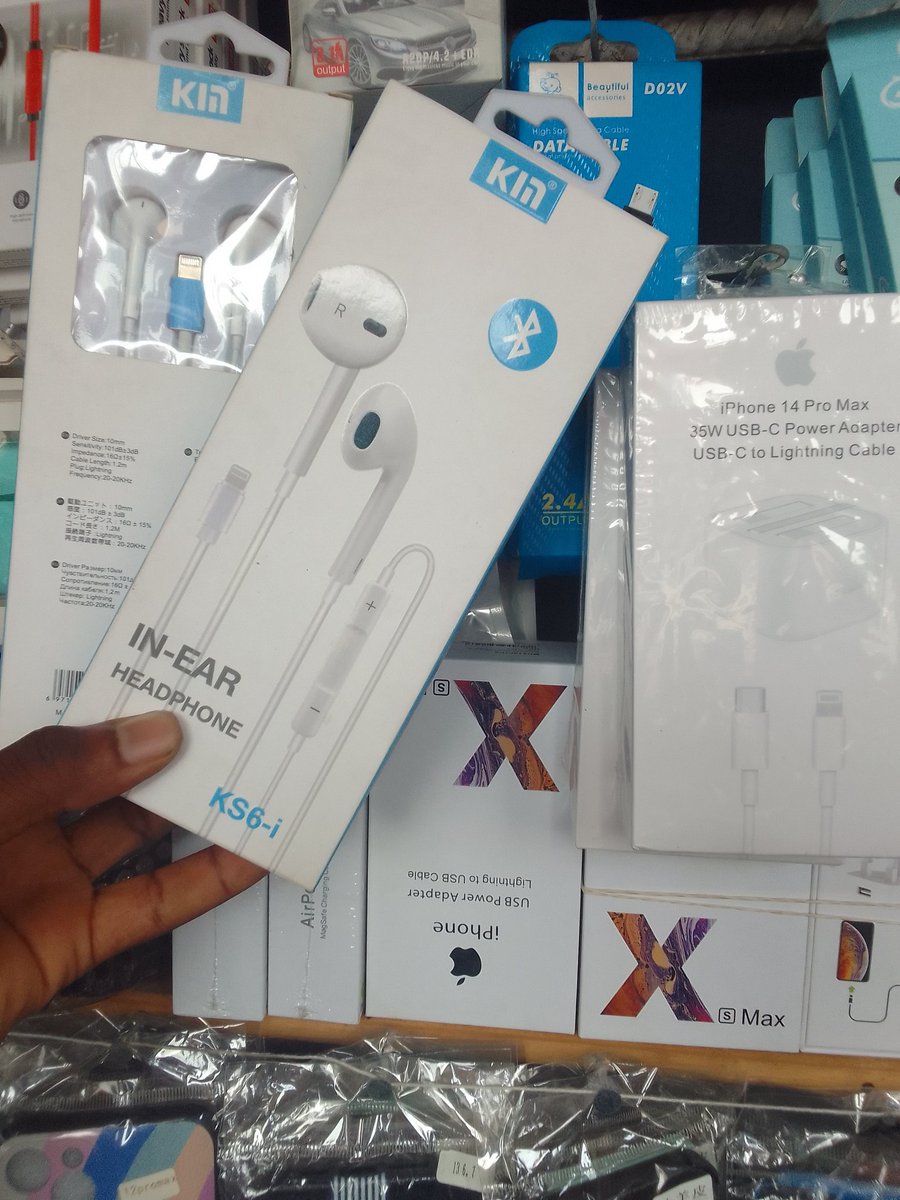 NtheleDaniel's tweet photo. IPhone headphones also available https://t.co/28yX82x1a8