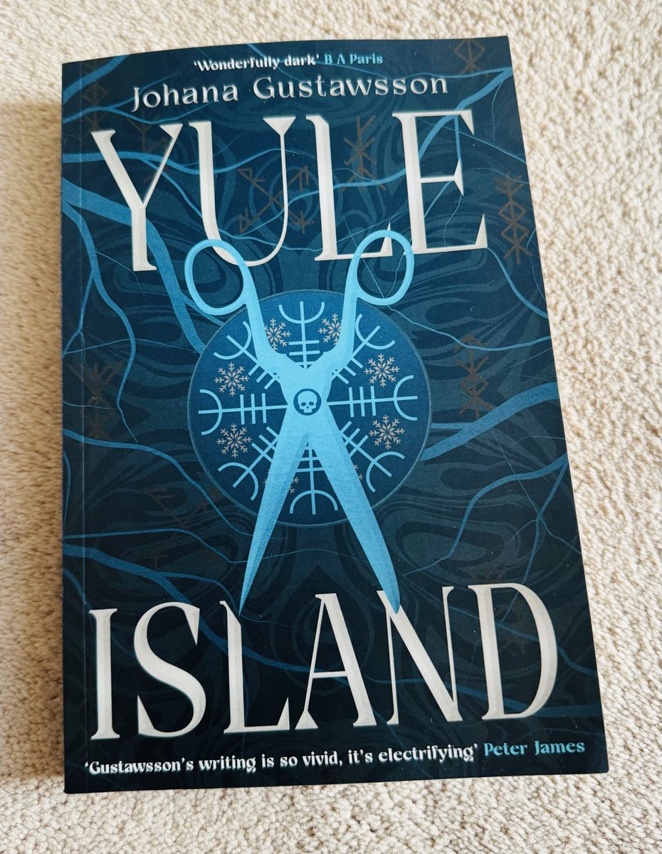 Magical Monday #bookpost is #YuleIsland 😱 described as a ‘haunting new gothic thriller from the Queen of French Noir’ ⁦@JoGustawsson⁩ 🕵️‍♀️ Just look at that cover 👀 can’t wait to read! Thanks ⁦@OrendaBooks⁩ 🙏 Out 1Dec 💀