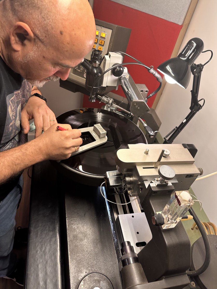 pressonvinyl's tweet photo. Another day another freshly cut Lacquer! 

@swiftmastering 

#lacquer #cuttingwax #vinylpressing https://t.co/xvbsE8u1bt