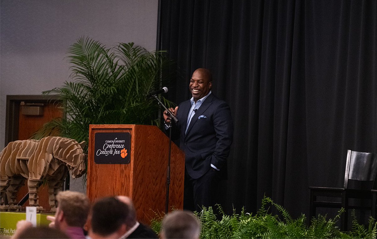 The #PepsiCoFoundation has a unique role to play in transforming our #FoodSystem. It was an honor to share insights on how we're delivering tangible sustainability impact to help communities thrive during my keynote at #FRESHSummit23!