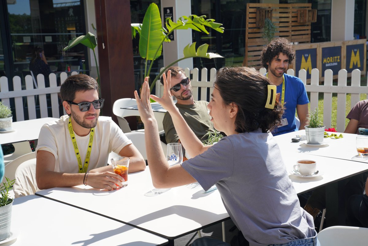 escac's tweet image. #ÓperaPrima | Tercer día de las II Jornadas del Laboratorio Ópera Prima de ESCAC dentro del marco del Festival de Sitges (@sitgesfestival).

Entre actividades, los participantes aprovechan para crear sinergias.

¡Seguimos!