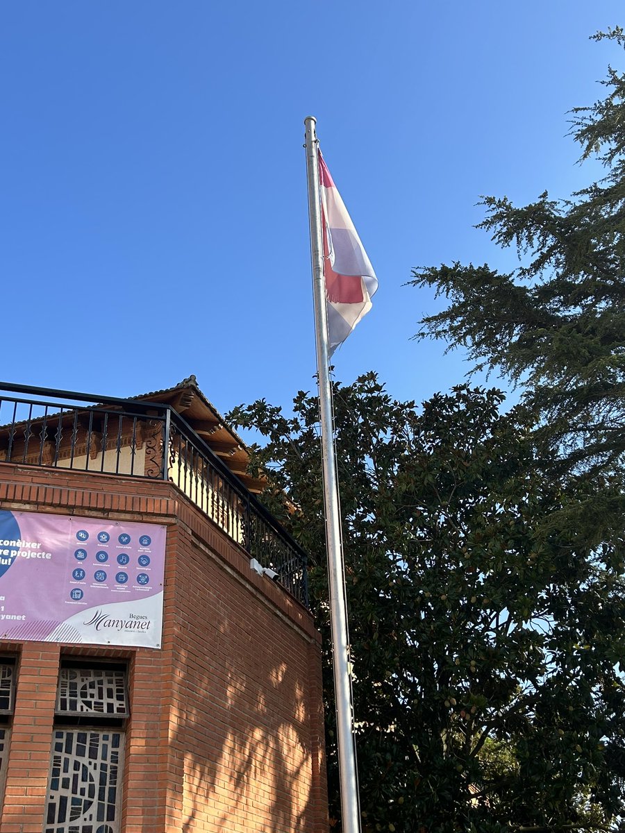 aitorarriaga_b's tweet image. 📚Més visities! 

Avui, he fet 74km (zero emissions) per visitar @manyanetbegues Quin entorn més privilegiat i quin equip més entregat a un projecte que combina la innovació i proximitat de forma excel•lent! #familiamanyanet #josocmanyanet #juntsiambesperança @EscolesManyanet