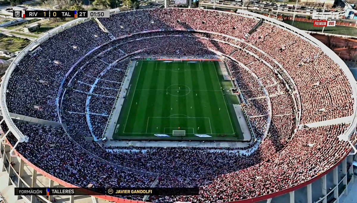 lauti_rioss's tweet photo. Cuando ganen 19 partidos consecutivos
Cuando metan 86 mil todos los partidos sin importar clima, día y horario
Cuando Llenen su estadio un año entero
Cuando sean el club más convocante

Recién, pero recién ahí van a poder hablar, mientras tanto solo les queda admirar al más grande, River Plate