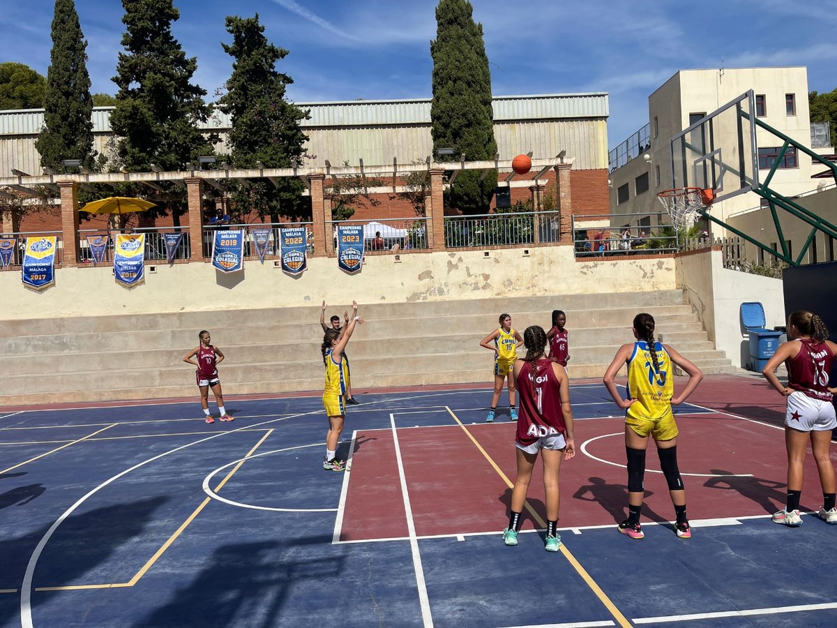 CB_Rincon's tweet photo. 🏆 Las chicas del #JuniorFem #CadeteFem también completaron un buen papel en la #CopaAsuncion, dejando claro que la evolución del equipo es muy notable. 

¡La temporada promete mucho para este equipo!

🔵🟡 #CBRV #PretemporadaCBRV https://t.co/Ibb6TGupyE