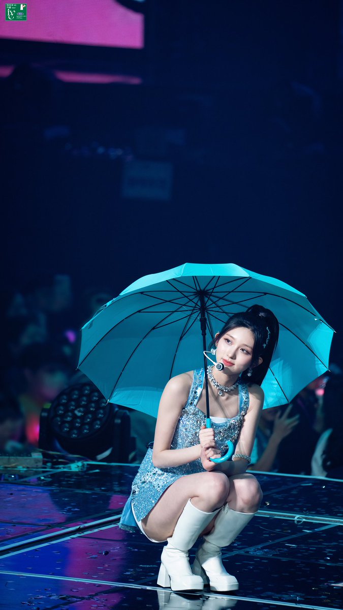 231008 콘서트 day2 

비가 오는 날
더 생각날 것 같아☂

#아이브 #IVE #가을 #김가을 #GAEUL #SHOW_WHAT_DIVE_HAVE #SHOW_WHAT_I_HAVE