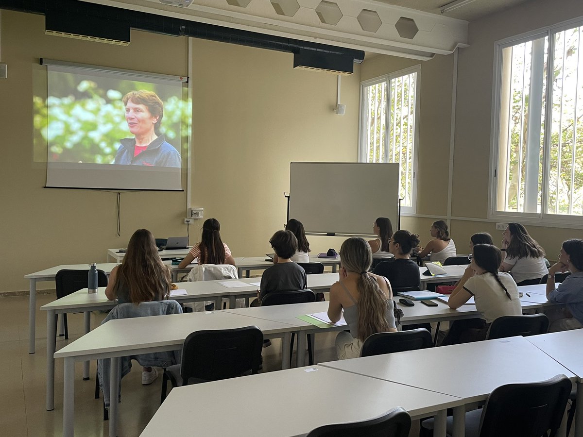 TinaDomnguez's tweet photo. 🟢 Today we started our Organic Chemistry module for Vets with an inspiring talk from the unique @CarolynBertozzi ‼️@GGomezBaena @Univcordoba @VeterinariaUCO https://t.co/O545pWtFhh