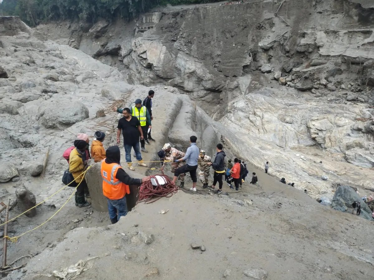 down2earthindia's tweet photo. Avalanche, cloudburst, flood: Researcher lays out chronology of events that led to Sikkim disaster

story by @himanshujourno 

https://t.co/IQv20t11G7 

#Sikkim #GLOF #Flood #Cloudburst #ClimateChange https://t.co/8JXMWGgc4Q
