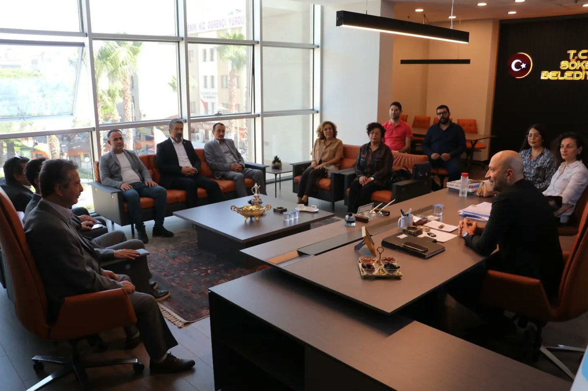 Chp İlçe Başkanımız Ali Kemal Özcan, İlçe Yönetim Kurulu Üyelerimiz ile birlikte Söke Belediye Başkanımız Mustafa İberya Arıkan'ı ziyaret ettik. 

Sayın Başkanımıza misafirperverliğinden dolayı teşekkür ederiz.l