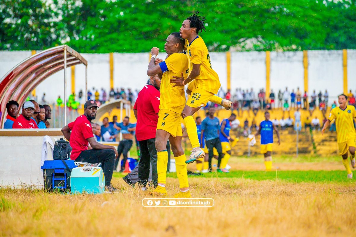 HOMESTARSFC1's tweet photo. 📷🔵🟡🔵

The Celebratory Moment  , When Captain Ronald Klenam Numenyah scored Our Wining goal Against Hohoe United .

📷: DS ONLINE TV GH

#afefarms #afeviwo #div1 #Afevio #homestars https://t.co/bsUDkhEvag