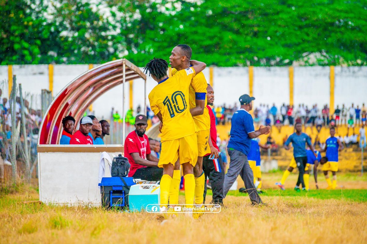 HOMESTARSFC1's tweet photo. 📷🔵🟡🔵

The Celebratory Moment  , When Captain Ronald Klenam Numenyah scored Our Wining goal Against Hohoe United .

📷: DS ONLINE TV GH

#afefarms #afeviwo #div1 #Afevio #homestars https://t.co/bsUDkhEvag
