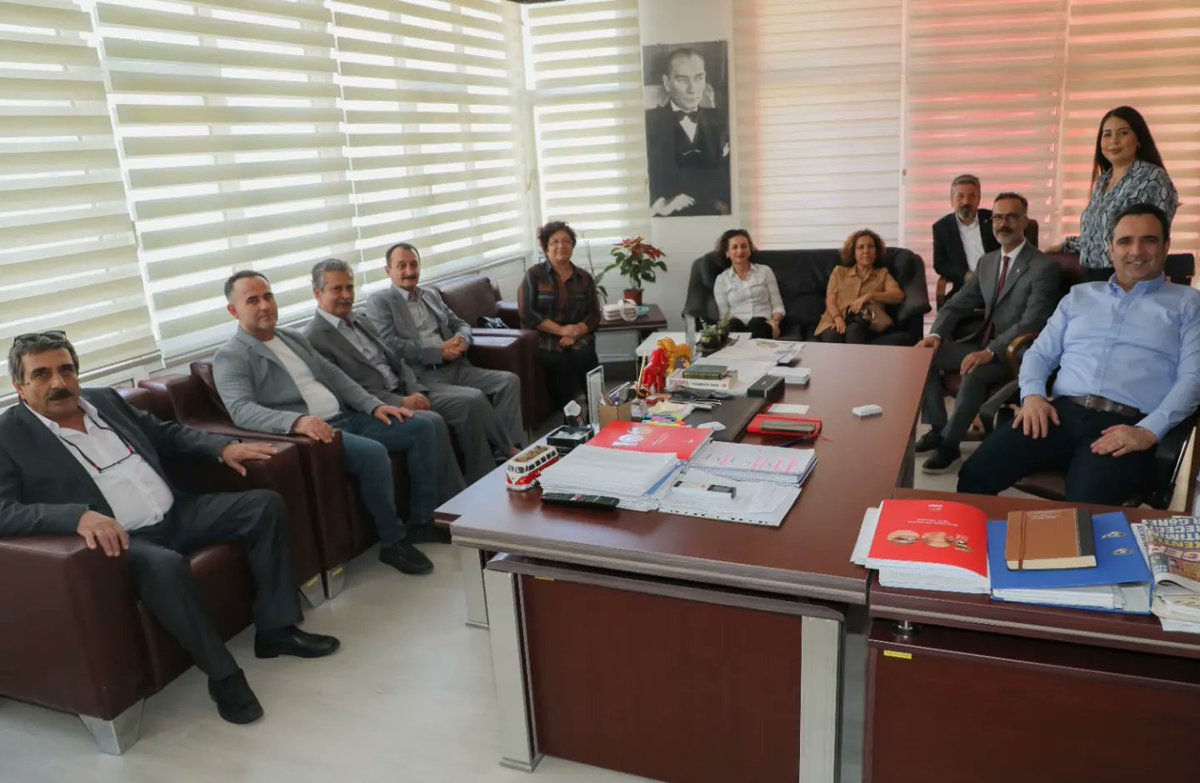 Chp İlçe Başkanımız Ali Kemal Özcan, İlçe Yönetim Kurulu Üyelerimiz ile birlikte Aydın Büyükşehir Belediye Bölge Koordinatörümüz Fatih Akkentli'yi ziyaret ettik. 

Sayın Koordinatörümüz Fatih Akkentli'ye misafirperverliğinden dolayı teşekkür ederiz.