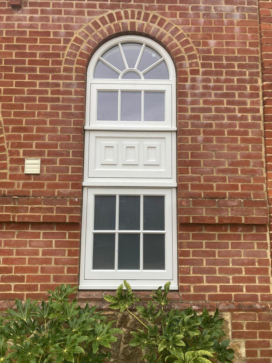 PPGlass1's tweet photo. In Bramley, a new timber stable door, plus beautiful, bespoke, arched flush casements were specified by our customer.

All are finished in the traditional shade of White, manufactured in Engineered European Redwood (before photos included).

#casementwindows #stabledoor #surrey https://t.co/KFUn0cwMz9