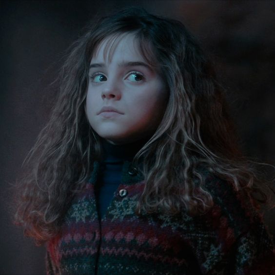 thiegonovais's tweet photo. Olha que pitica a Emma Watson em Harry Potter e a Pedra Filosofal! 🤏🏻 https://t.co/TEP3dKfENu