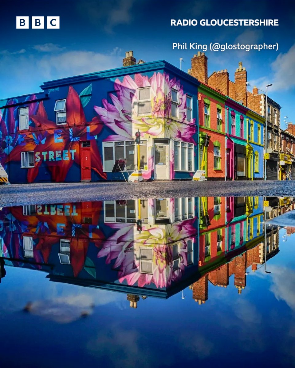A stunning view of Hopewell Street in Gloucester 🌈
That reflection is amazing! 🤩
