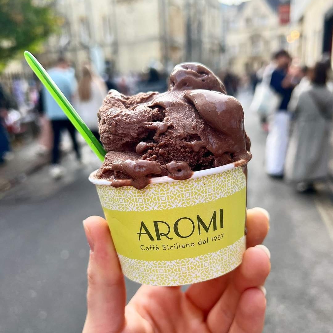 Perfect way to enjoy the glorious weather ☀️
#24degrees #cambridgeuk #aromi #gelato #organicmilk #realingredients

📷 @exploringcambridge