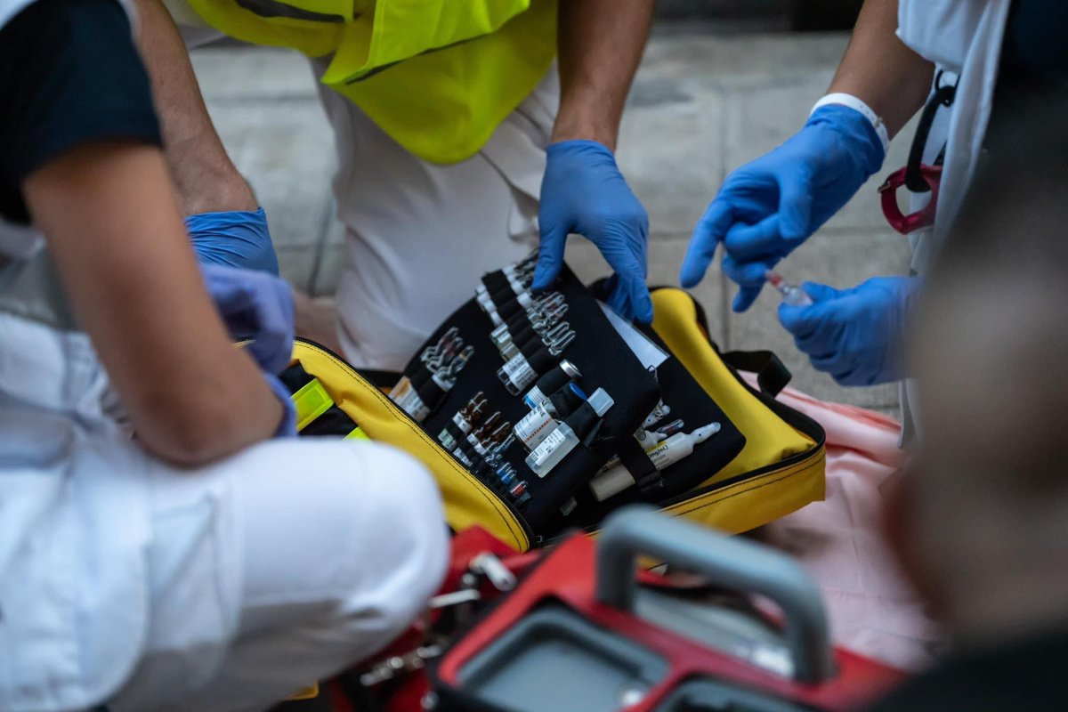 ActuSamu's tweet photo. [ ActuSAMU - Immersion ] : 📸 Immersion ⁉️, #Acte4 : 

🚑 Lors de notre immersion au #SAMU06, nous avons pu suivre de près les équipes du #SMUR du CHU de Nice intervenir sur un accident de la voie publique #AVP ❌

📸 Baptiste, photographe #ActuSAMU https://t.co/VVp5FFI2Fh