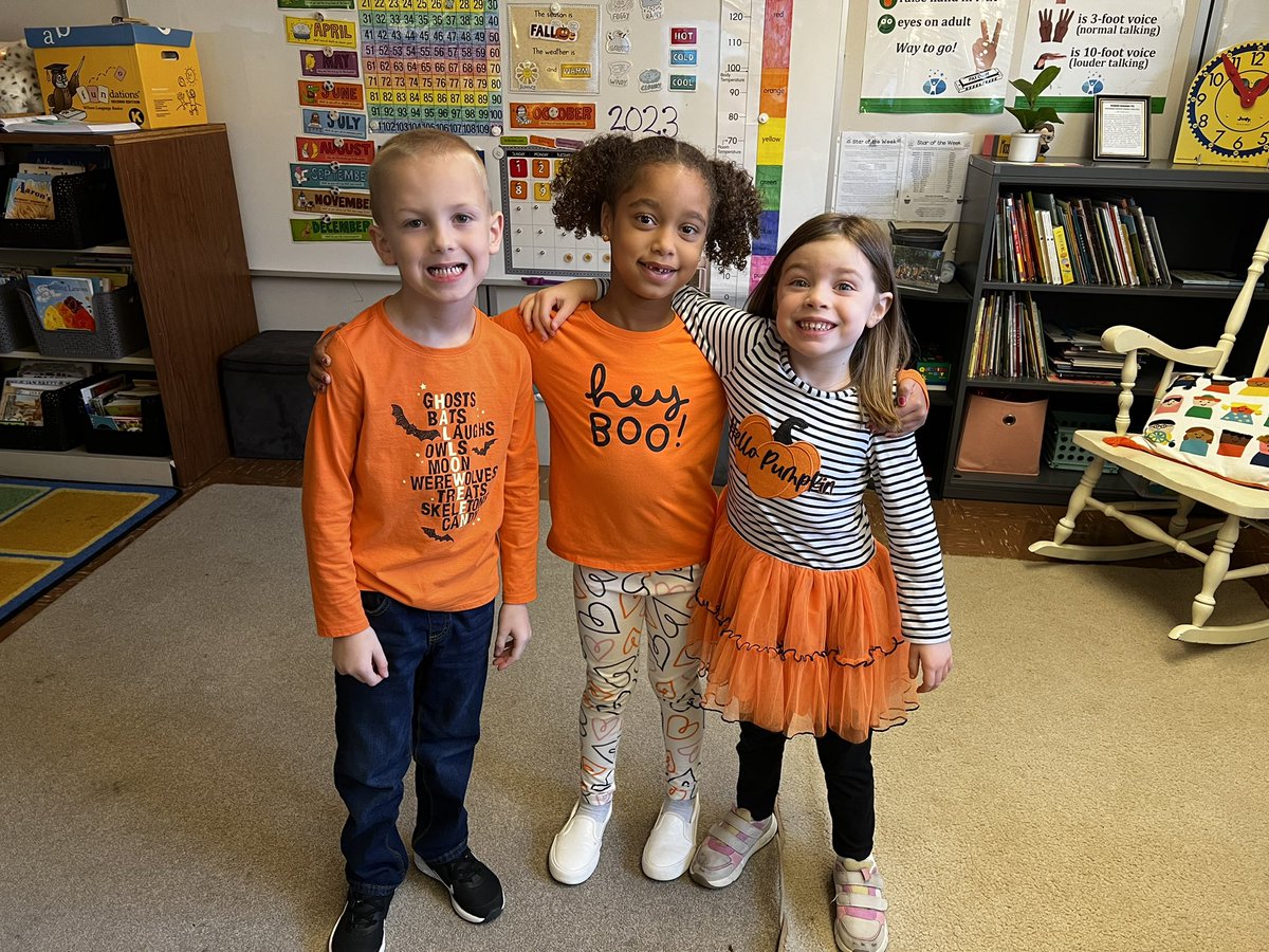 We’ve got some adorable Halloween vibes this Monday morning! 🧡