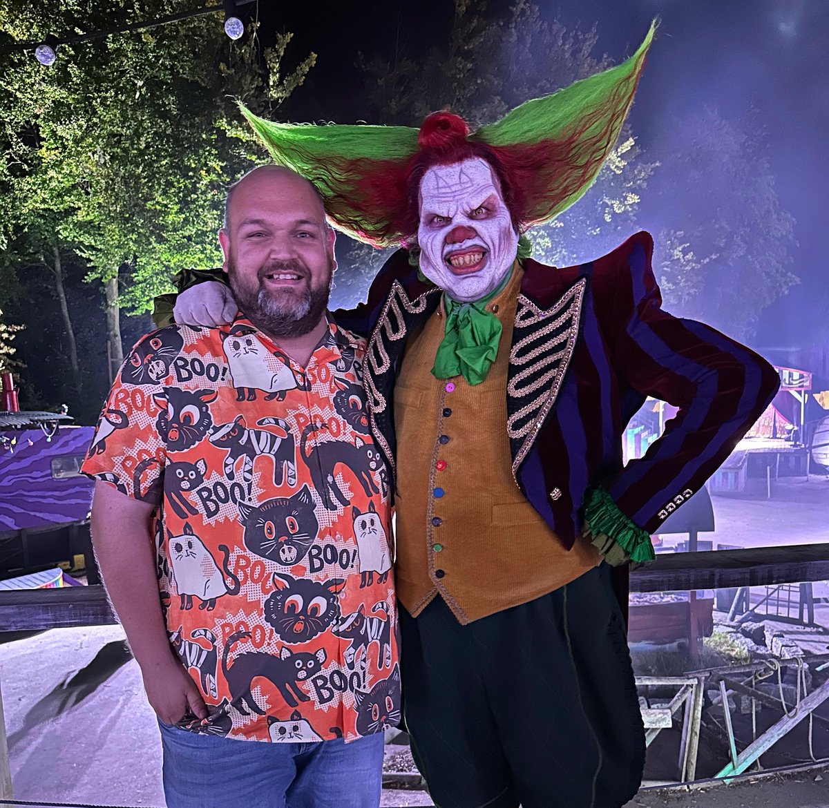 ikbenwezz's tweet photo. Eddie komt weer fantastisch goed tot z'n recht in het vernieuwde Festival of Freaks. Gehuild van het lachen en toffe acts gezien! Heerlijk entertainment. Ik denk trouwens Festival. ❤️💚 https://t.co/qBCWMJF0Cm