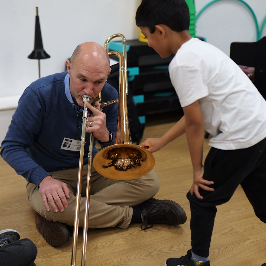 Opera_North_Ed's tweet photo. Last week saw the start of 'Orchestra Unpacked' in Dewsbury. Over the next few months pupils from 5 primary schools will learn about the orchestra. They'll then attend their first concert at Dewsbury Town Hall as part of Kirklees Year of Music 2023. 

#TakingTheLead #LevellingUp https://t.co/JbAI7nswU0